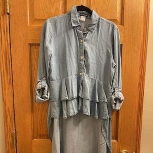 VENUS TIERED BLUE JEAN BLOUSE SIZE SMALL
